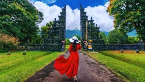 best honeymoon destinations, international honeymoon destinations, romantic honeymoon getaways, honeymoon in Thailand, honeymoon in Switzerland, honeymoon in Paris, Santorini honeymoon, Venice honeymoon, Bali honeymoon, top honeymoon places for couples, romantic escapes abroad.